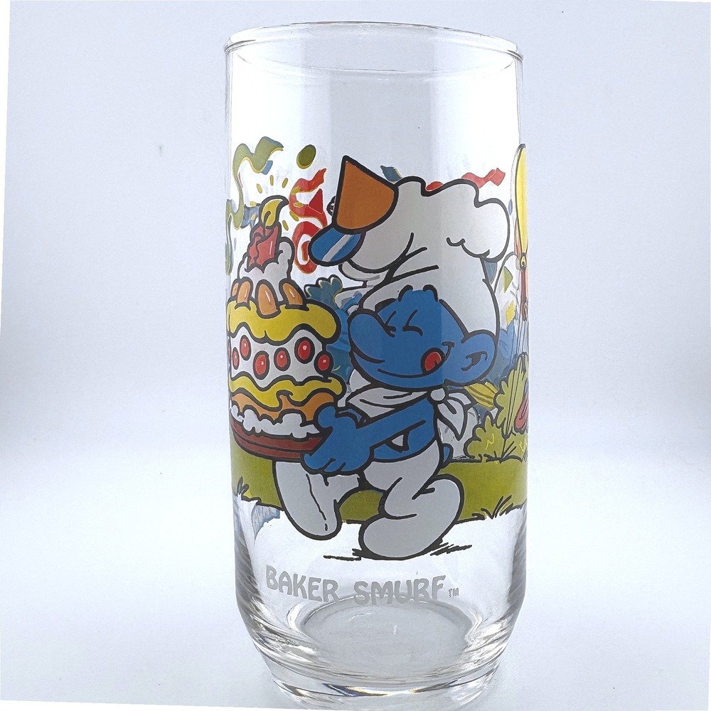 Vintage 1983 Peyo Baker Smurf Birthday Glass Tumbler Wallace Berrie Collectible